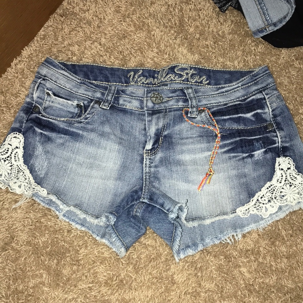 Jean shorts with lace detailing